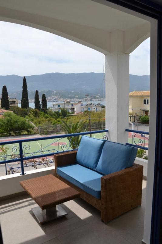 Valente Perlia Rooms Poros Town Екстериор снимка